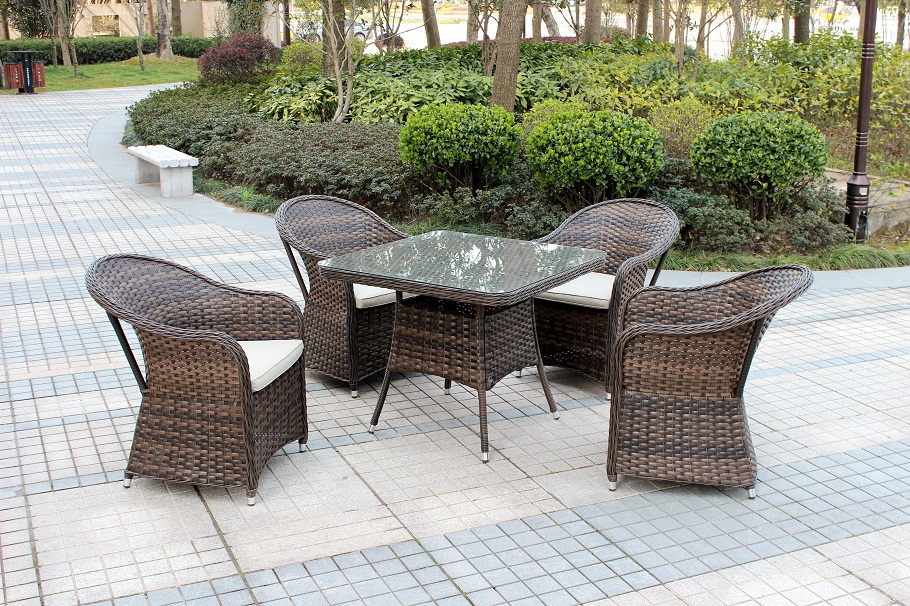 Royale Outdoor Dining Set
